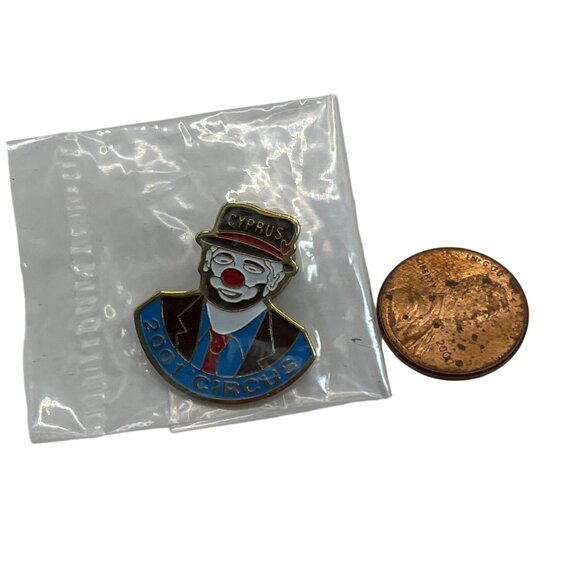 Vintage Cyprus 2001 Circus Clown Enamel Lapel Pin Collectible A401 - Picture 2 of 4